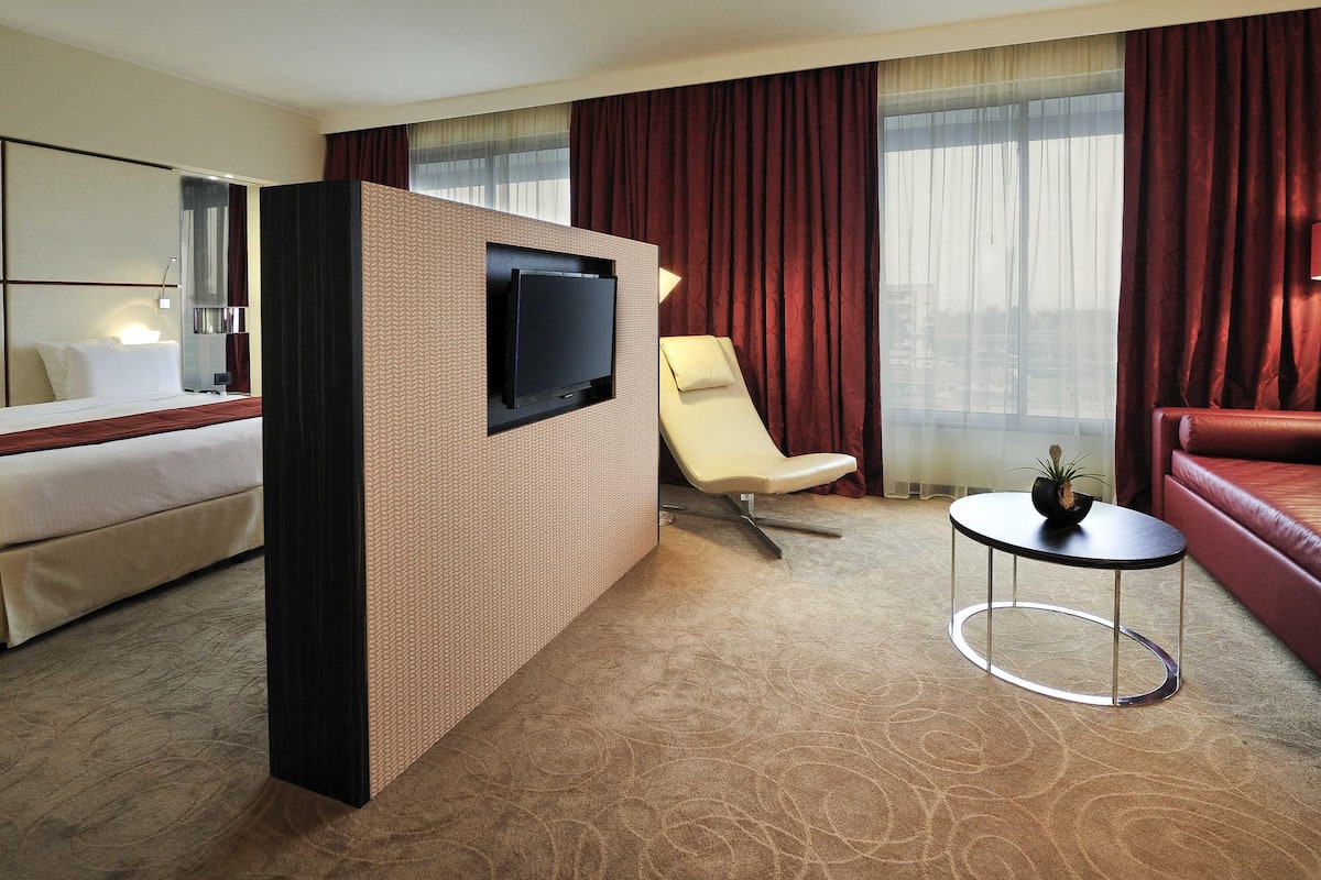 Junior-Suite, 1 King-Bett | Hochwertige Bettwaren, Pillowtop-Betten, Minibar, Zimmersafe