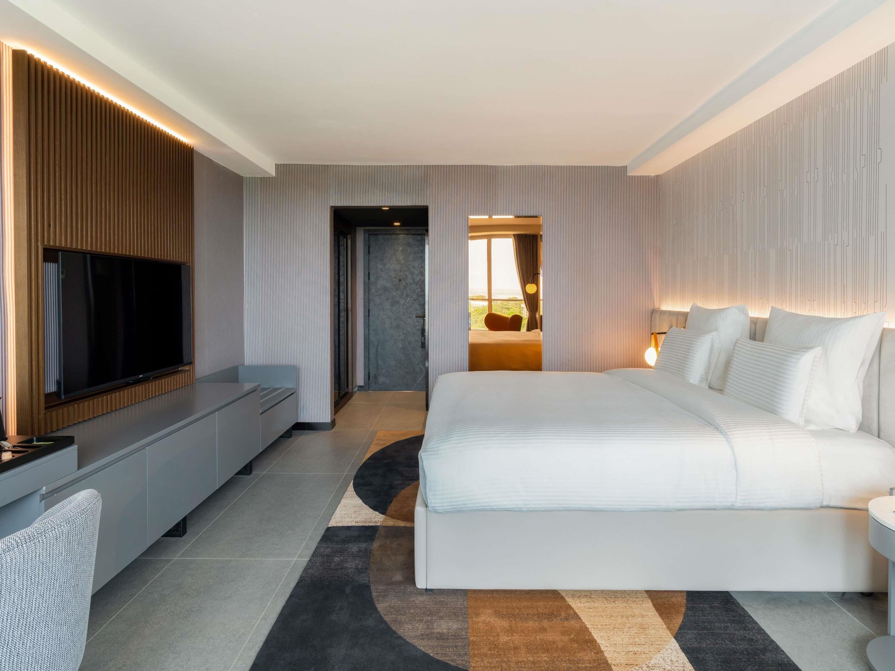 Deluxe Room, 1 King Bed