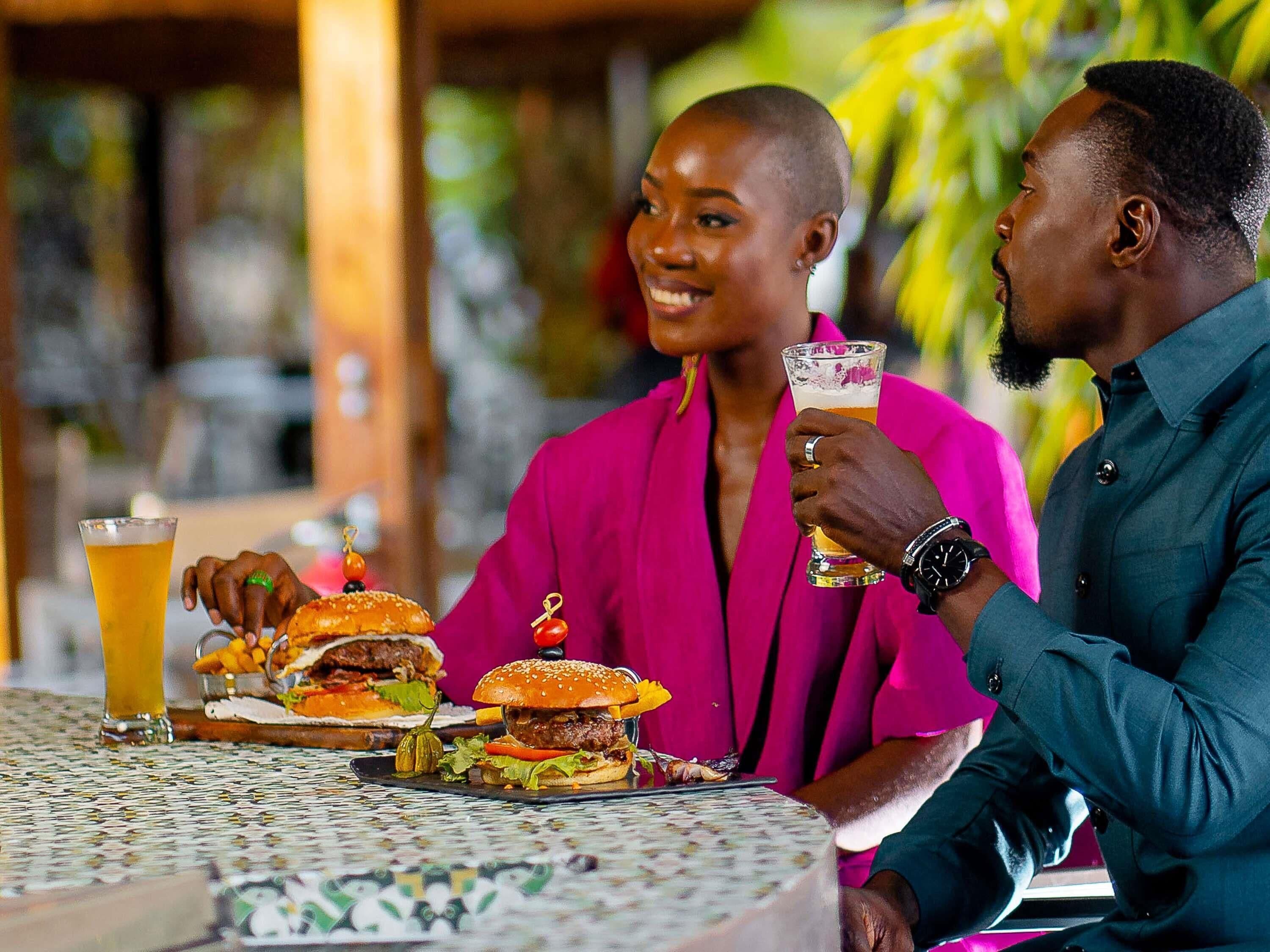 2 bares/lounges, bar ao lado da piscina