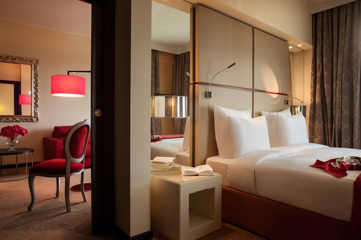 Deluxe Suite, 1 King Bed with Sofa bed (High floor)