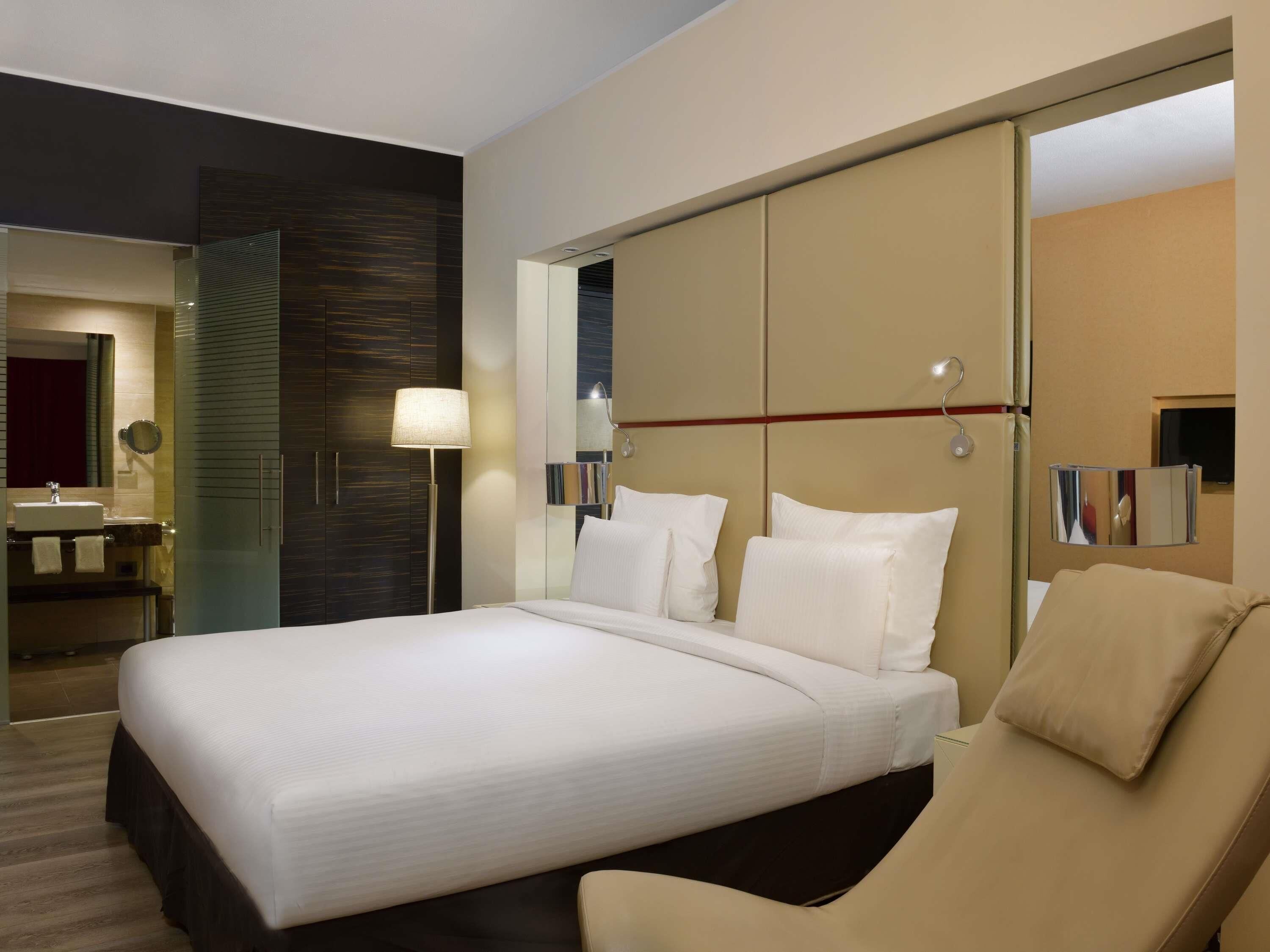 Standard Room, 1 King Bed