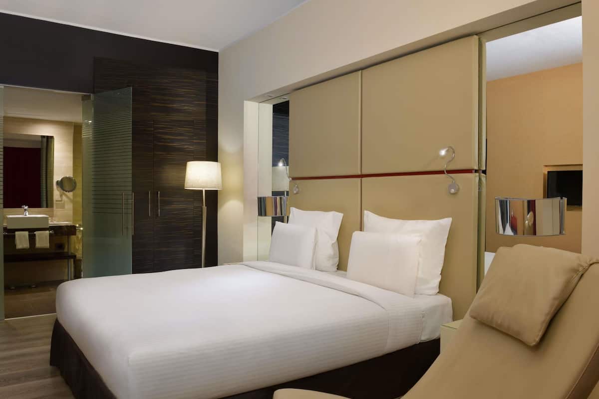 Deluxe Room, 1 King Bed