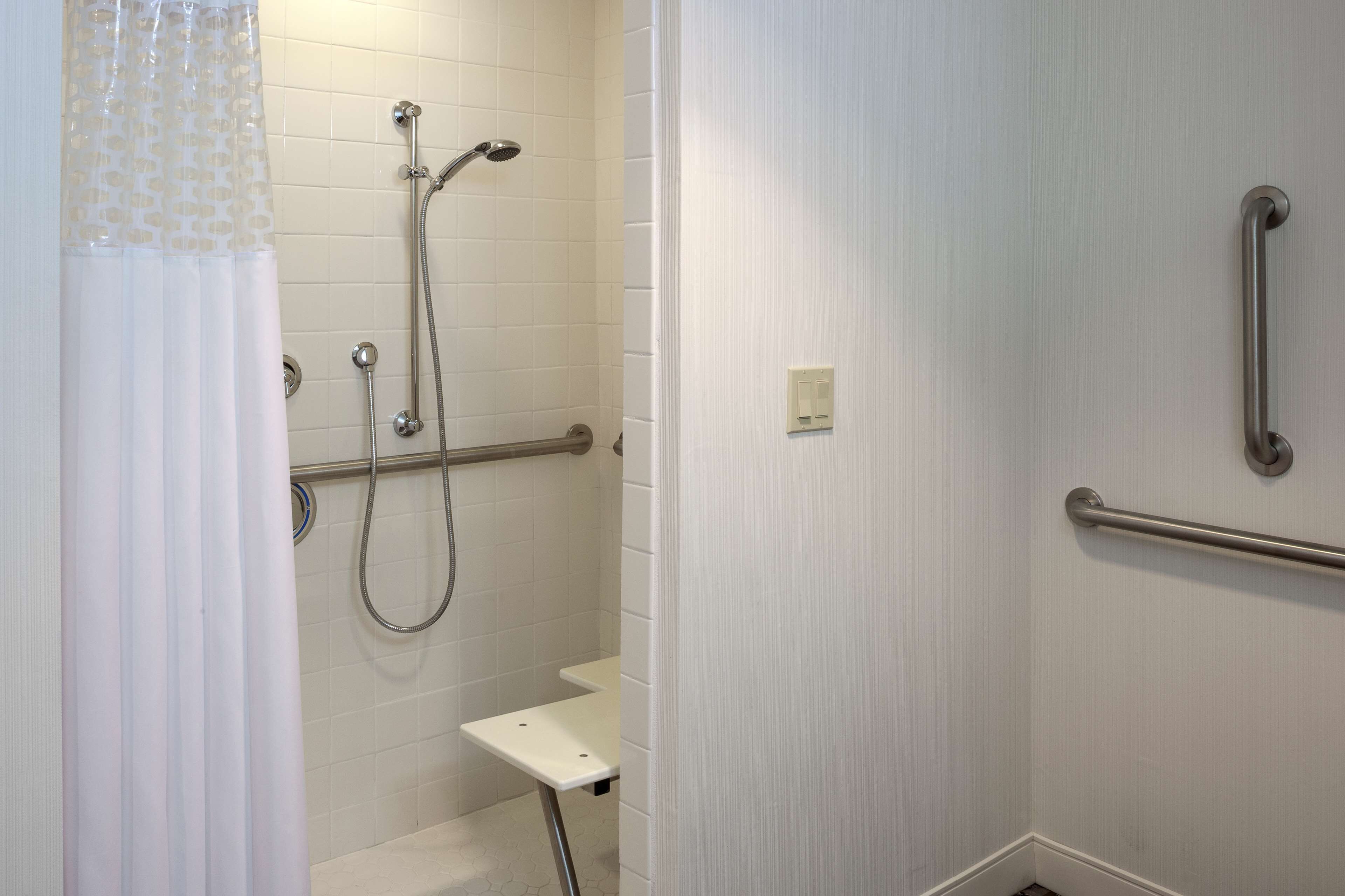 room, accessible, non smoking (roll-in shower) | bathroom | free toiletries, hair dryer, bathrobes, towels
