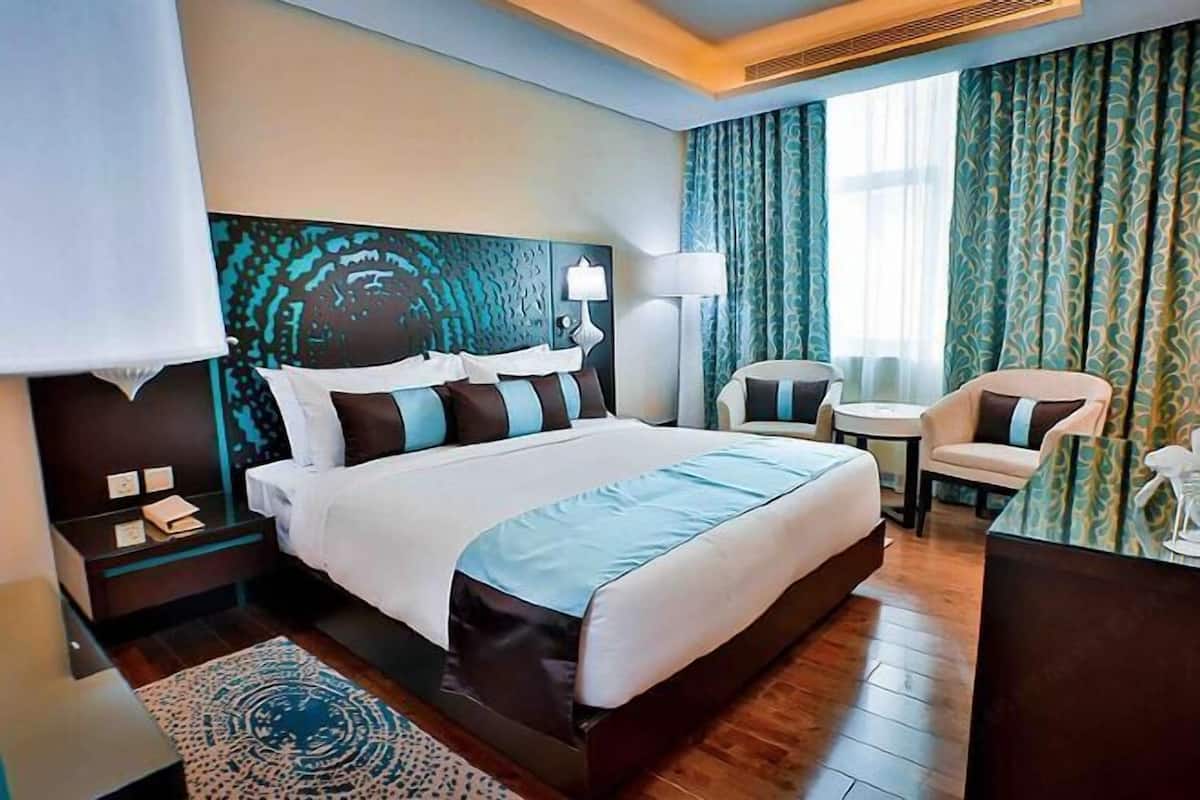 1 chambre, minibar, coffres-forts dans les chambres, bureau