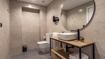 Een douche, een regendouche