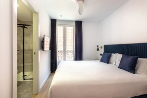 Individually decorated, individually furnished, laptop workspace - Arenal Suites Bilbao (Bilbao)