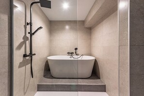 Romantic Room | Bathroom | Shower, rainfall showerhead - Arenal Suites Bilbao (Bilbao)