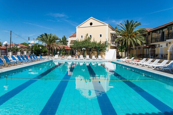 Seasonal outdoor pool, open 10 AM to 8 PM, pool umbrellas, pool loungers