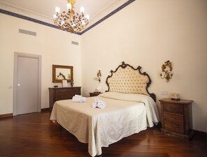 Superior Room | Premium bedding, minibar, in-room safe, desk - Maison d'Art (Sorrento)