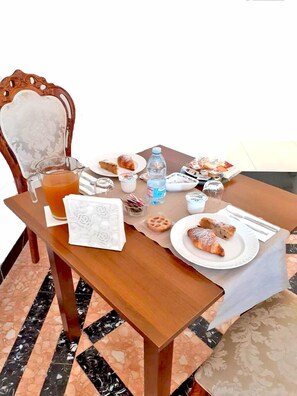 Daily to-go breakfast for a fee - Maison d'Art (Sorrento)