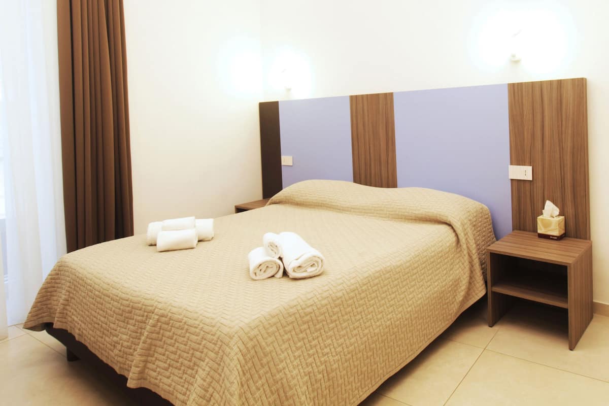 Standard Room, Balcony | 1 bedroom, premium bedding, minibar, in-room safe