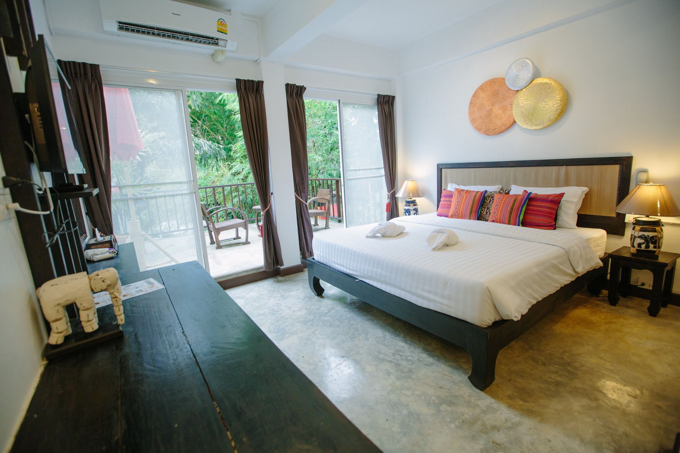 studio | in-room safe, desk, soundproofing, free cots/infant beds