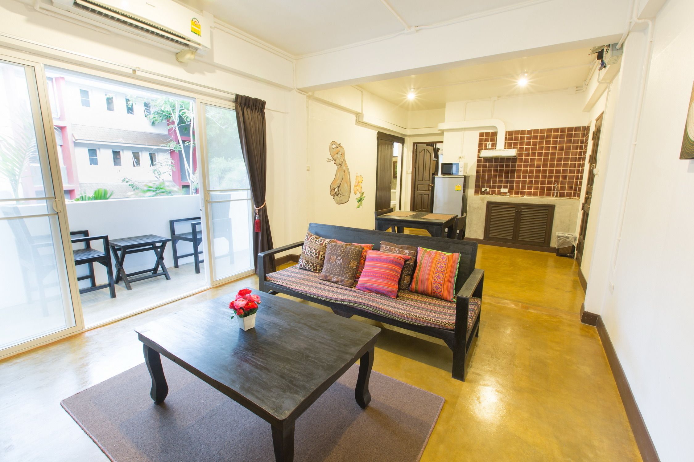 1 bedroom | living area | flat-screen tv, dvd player
