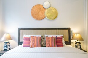 In-room safe, desk, soundproofing, free cribs/infant beds - The Odyssey Serviced Apartment (Chiang Mai)