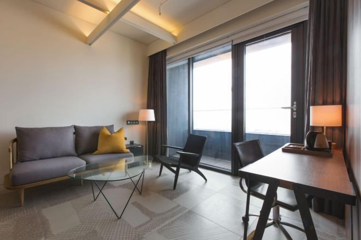 Living area | 47-inch LED TV with digital channels, pay films, heated floors