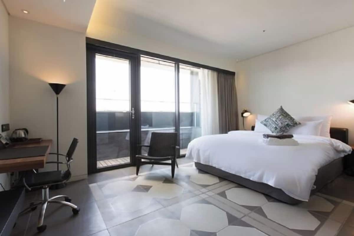 In-room safe, desk, soundproofing, iron/ironing board (on request)