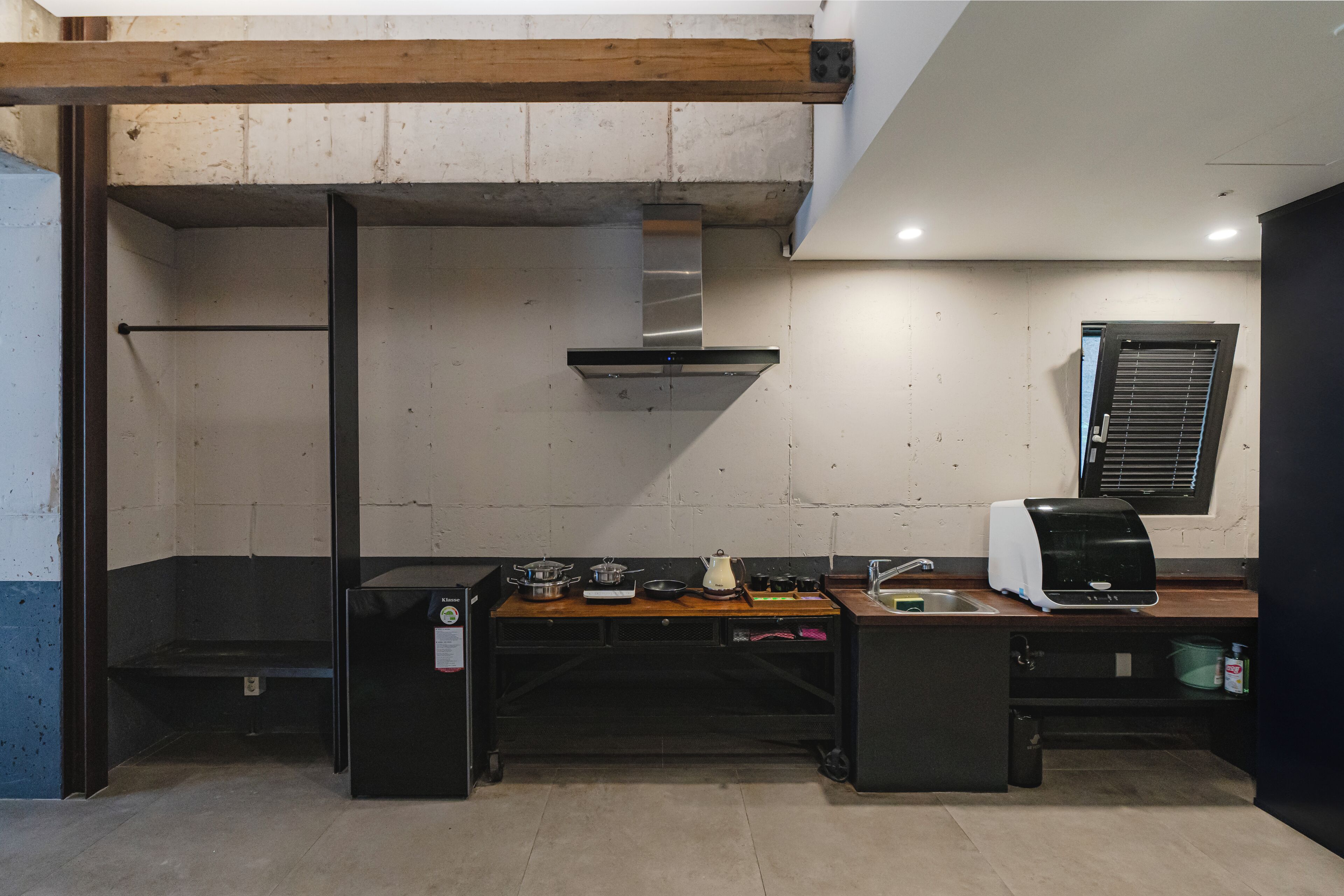 family suite | private kitchenette | fridge, electric kettle, cookware/dishes/utensils, freezer