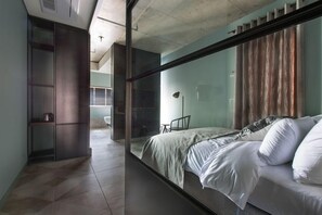 In-room safe, desk, soundproofing, iron/ironing board - SR Hotel Magok (Seoul)