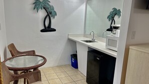 Family Double Room | Living area | Flat-screen TV - Riviera Resorts & Suites (Wildwood)