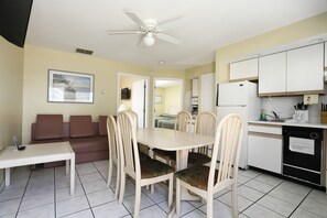 Apartment, 2 Bedrooms | Living room