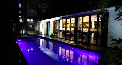 BED Phrasingh Hotel - Adults Only