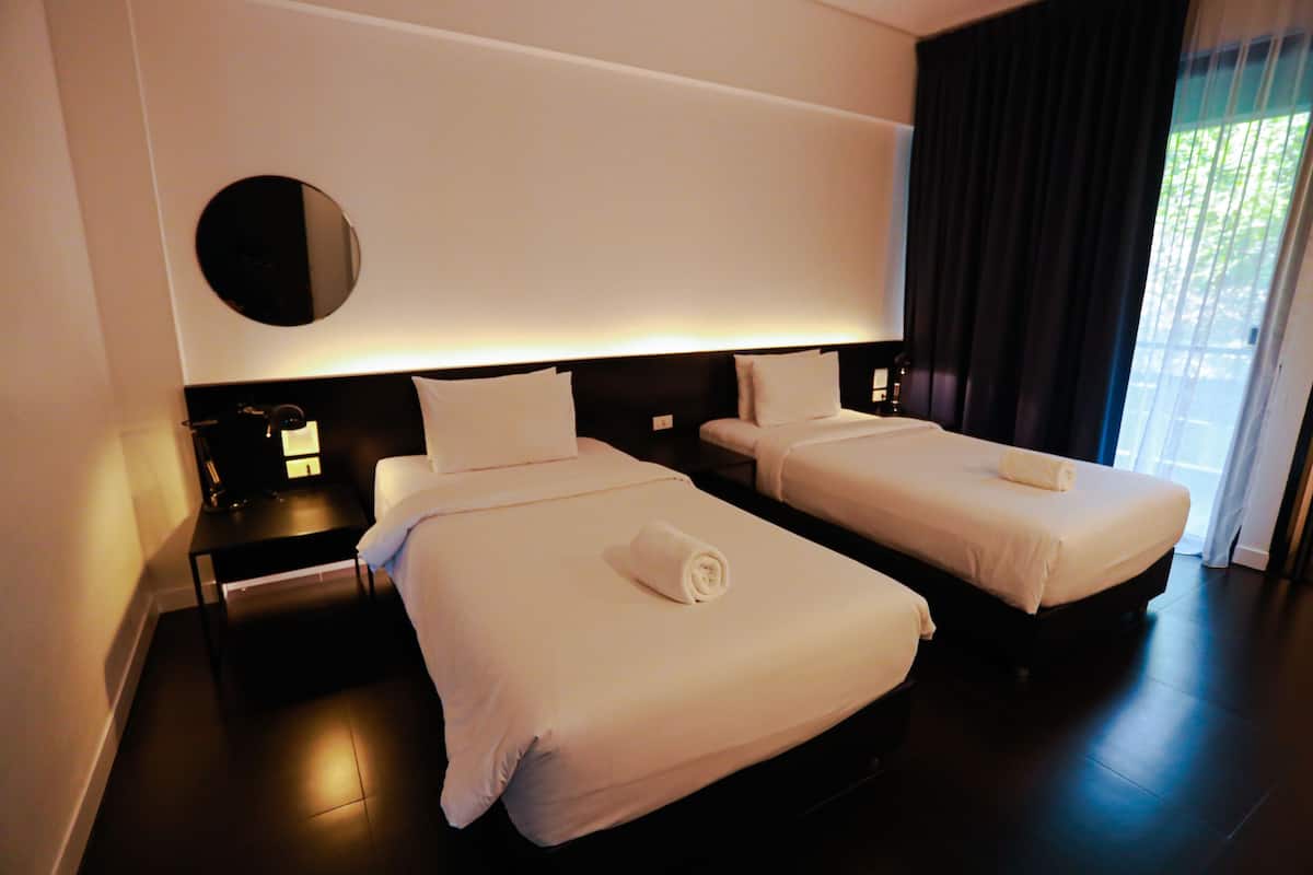 Phòng 2 giường đơn Tiêu chuẩn (Adult Only) | Bộ đồ giường cao cấp, minibar, két bảo mật tại phòng, bàn 