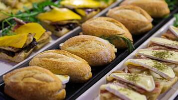 Esmorzar diari continental gratuït