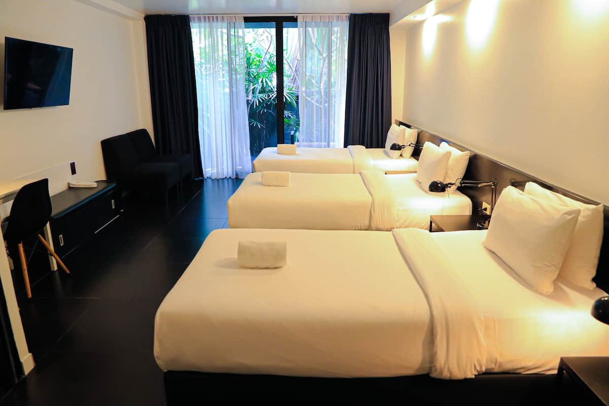 Habitación triple estándar (Adult Only) | Ropa de cama de alta calidad y minibar
