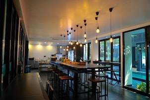 Lobby lounge
