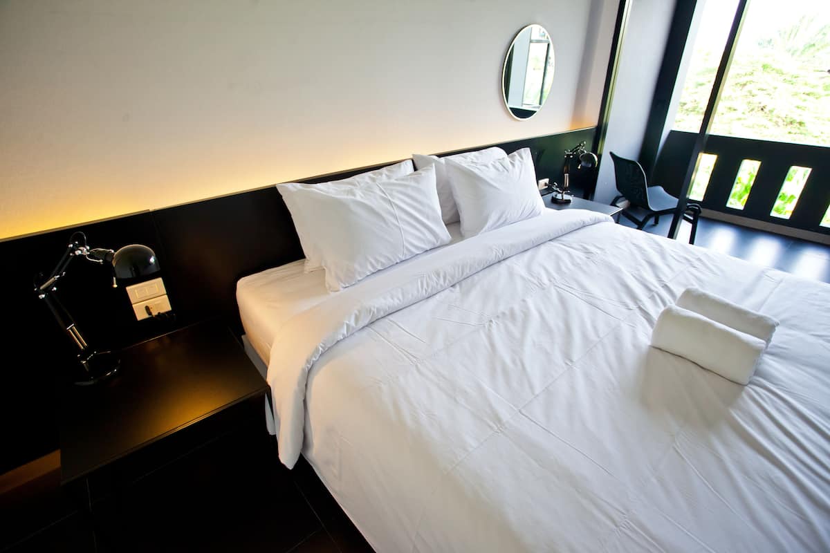 Phòng đôi Tiêu chuẩn (Adults Only) | Bộ đồ giường cao cấp, minibar, két bảo mật tại phòng, bàn 
