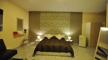 Una scrivania, insonorizzazione, Wi-Fi gratuito