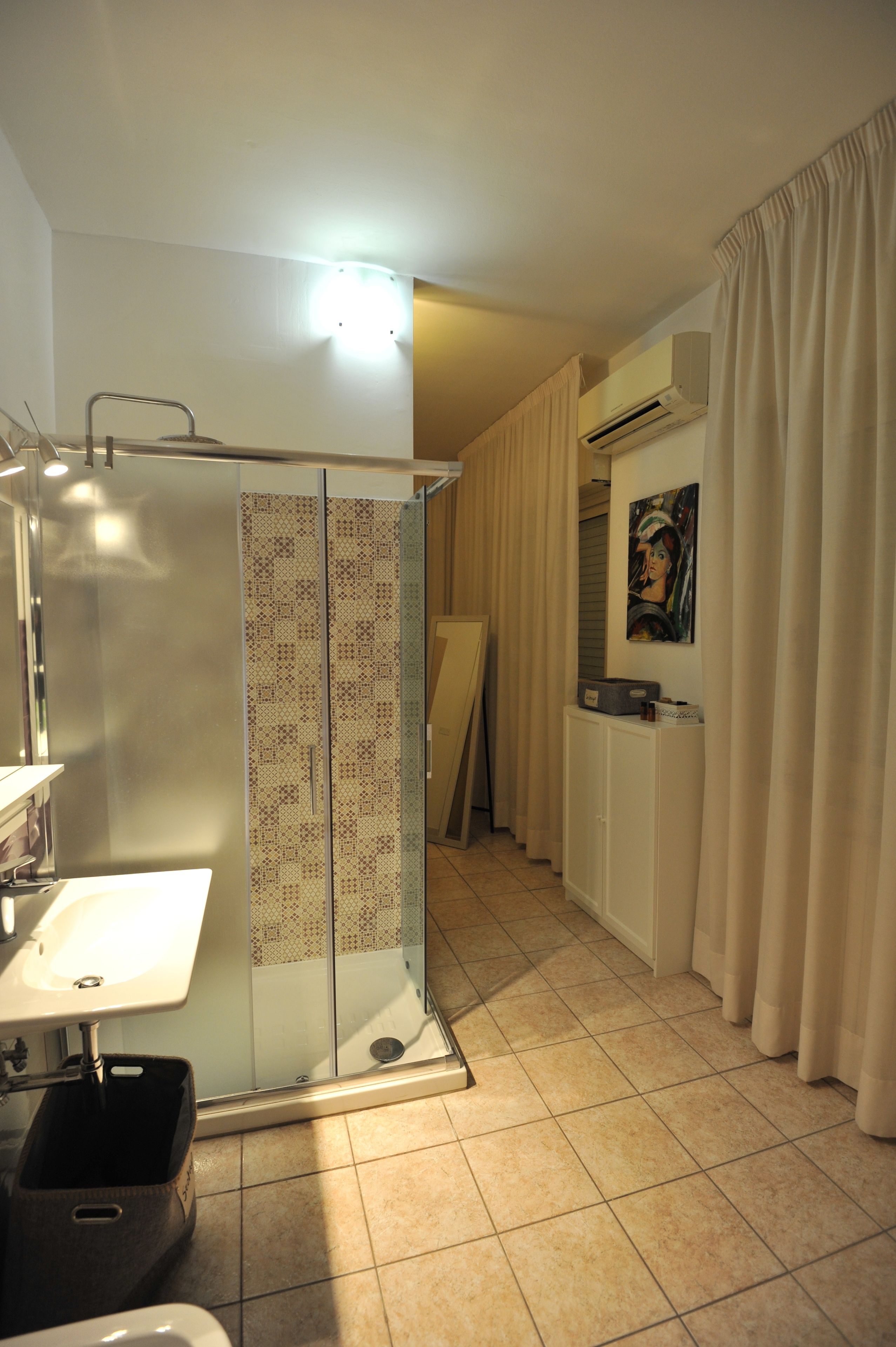 ห้องพักสำหรับสี่ท่าน, ระเบียง | ห้องน้ำ | ฝักบัว, ของใช้ในห้องน้ำฟรี, ไดร์เป่าผม, โถสุขภัณฑ์แบบบิเดท์