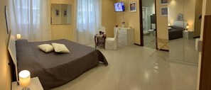 In-room safe, rollaway beds, free WiFi - APR Guesthouse (Rome)