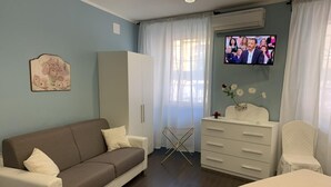 خزنة داخل الغرفة وأسرّة قابلة للطي وواي فاي مجانًا