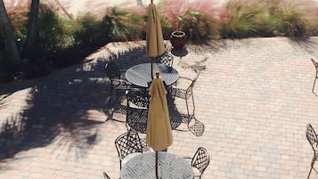 Kios check-in/check-out