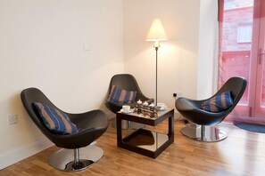 Appartamento, 4 camere da letto | Area soggiorno | TV a schermo piatto