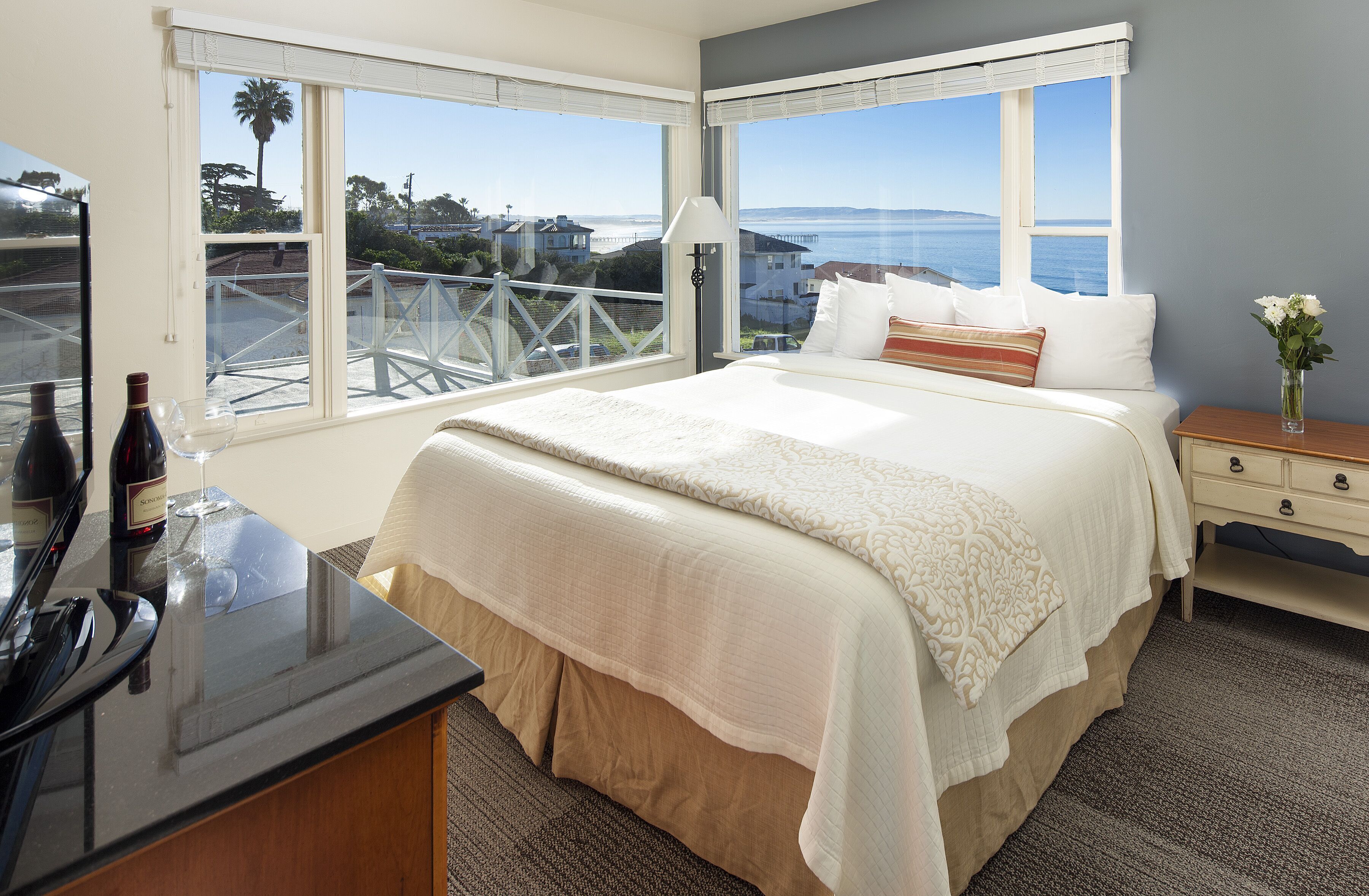 Tabla de planchar con plancha, wifi gratis y ropa de cama 
