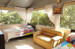 Caja de seguridad en la habitación, wifi gratis y ropa de cama