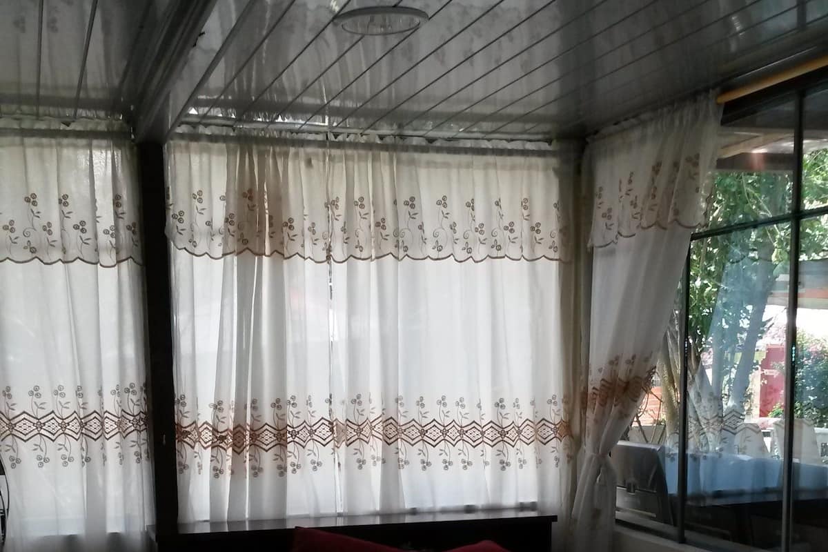In-room safe, free WiFi, bed sheets