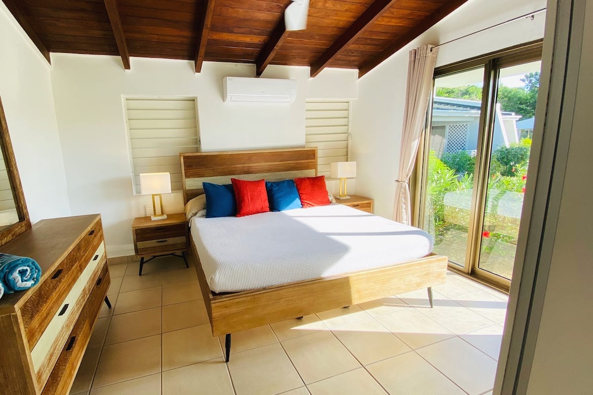 Luxury Studio, 1 Bedroom, Kitchenette, Beachside | 1 bedroom, in-room safe, individually decorated, individually furnished