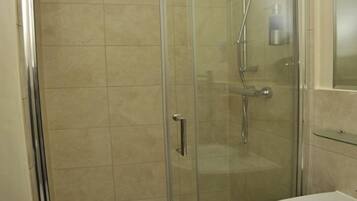 Superior Double Room, Ensuite (Ground Floor) | Bathroom