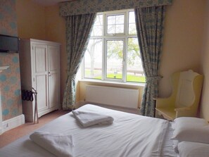 Double or Twin Room, Ensuite - Quay Inn (Minehead)