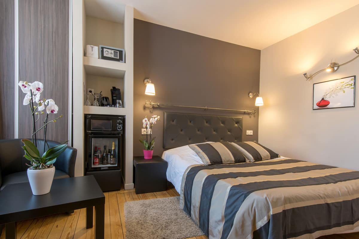 Superior Double Room, Private Bathroom, Garden View | 1 bedroom