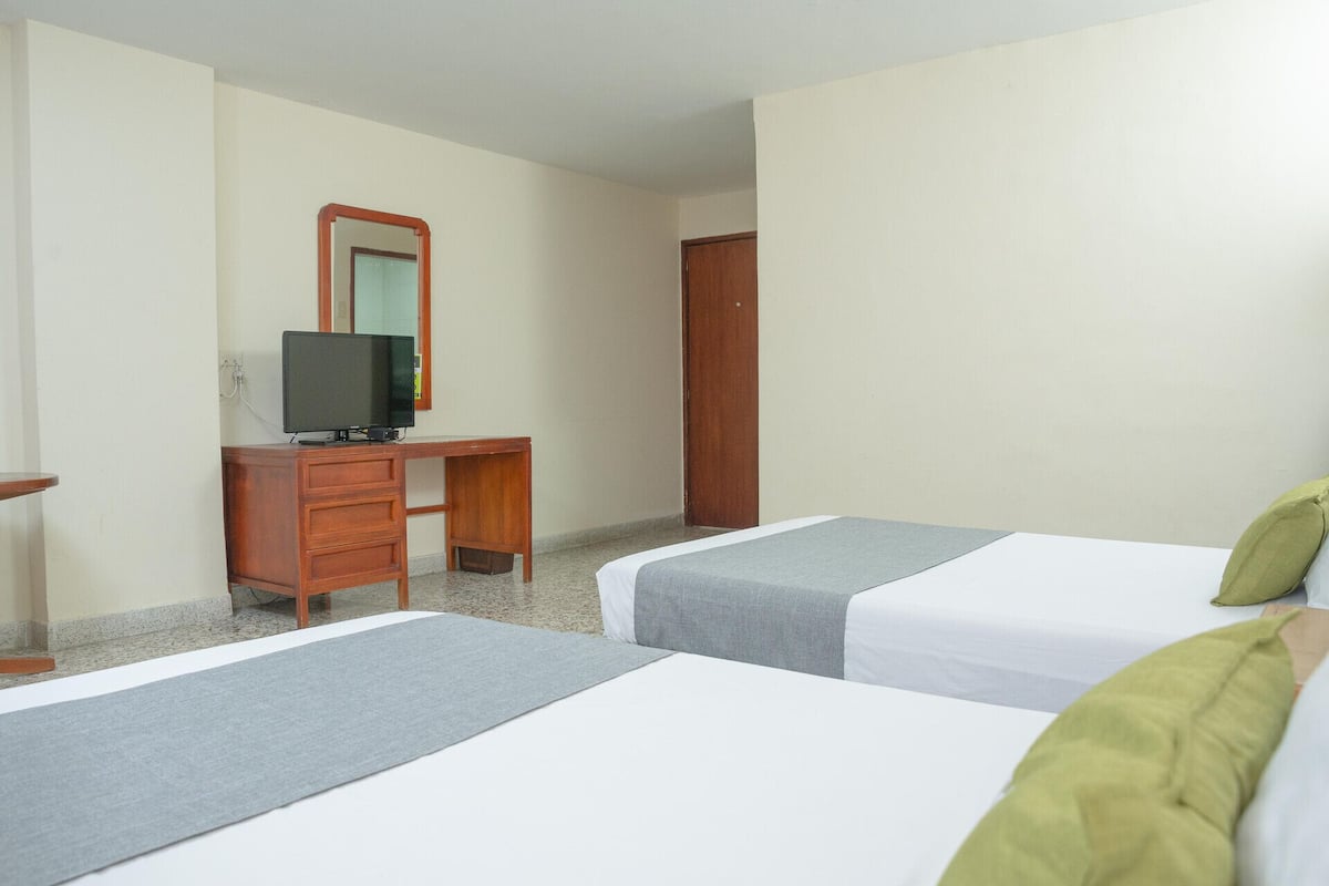 Työpöytä, ilmainen Wi-Fi, vuodevaatteet