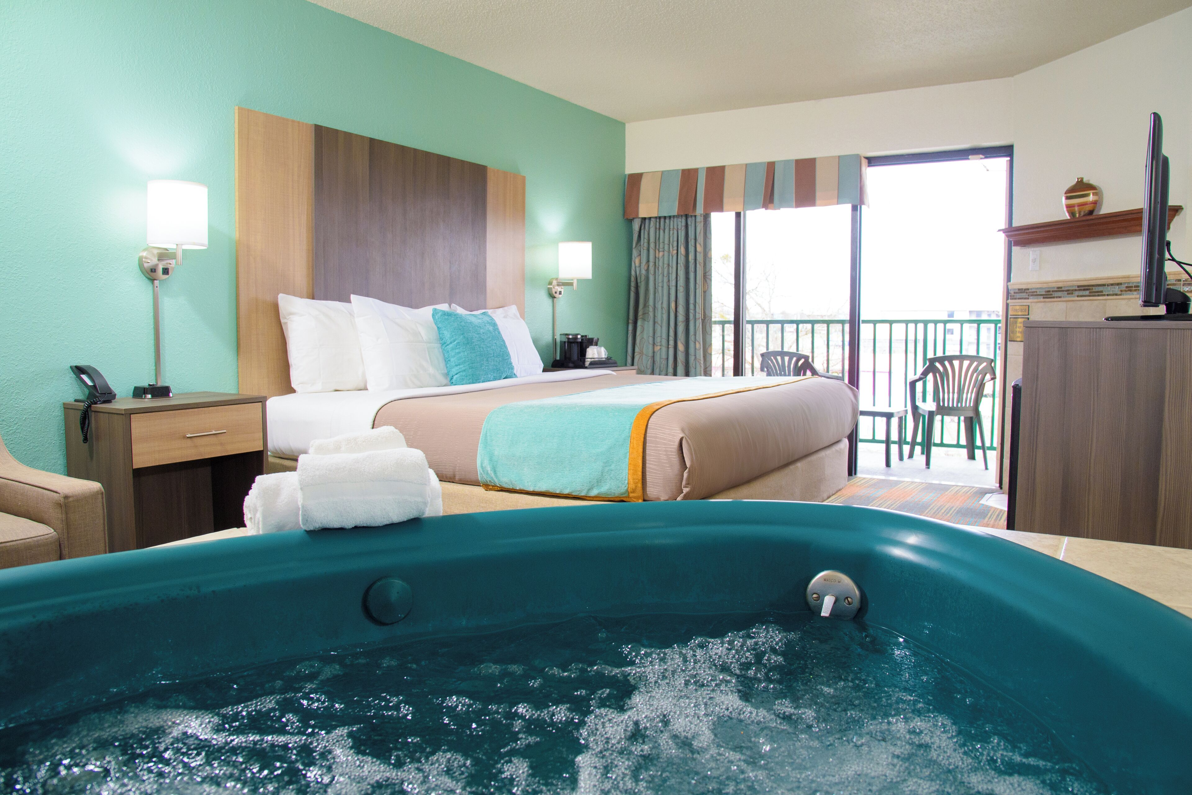 Grand Suite, 1 Bedroom, River View (Hot tub) | Iron/ironing board, free WiFi, bed sheets