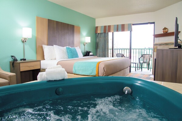 Suite Grand, 1 habitación, vista al río (Hot tub) | Tabla de planchar con plancha, wifi gratis y ropa de cama 