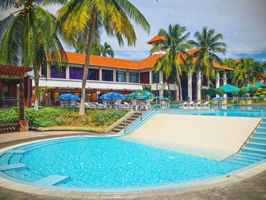 Outdoor pool, pool loungers