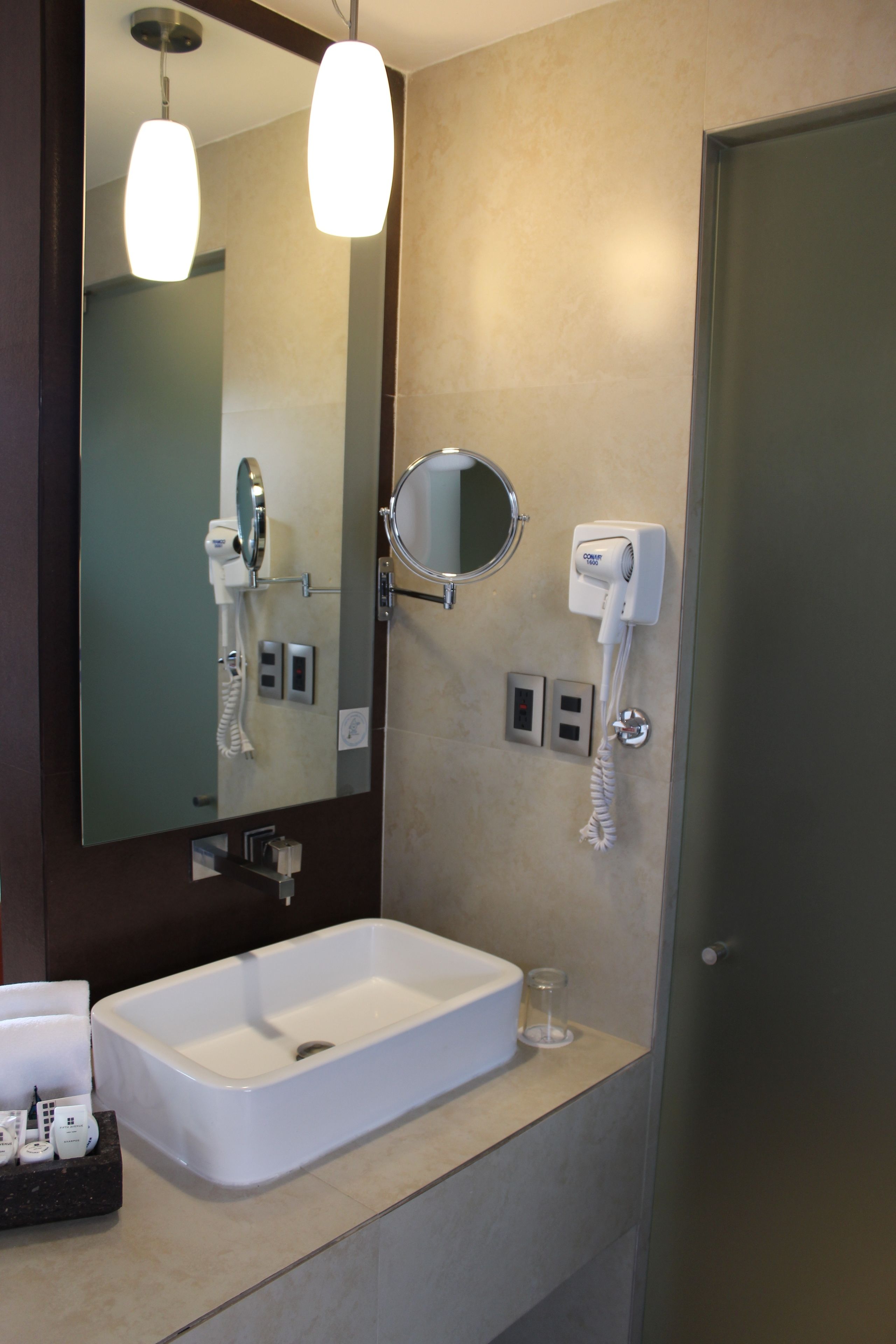 standard room, 1 queen bed | bathroom | shower, rainfall showerhead, free toiletries, hair dryer
