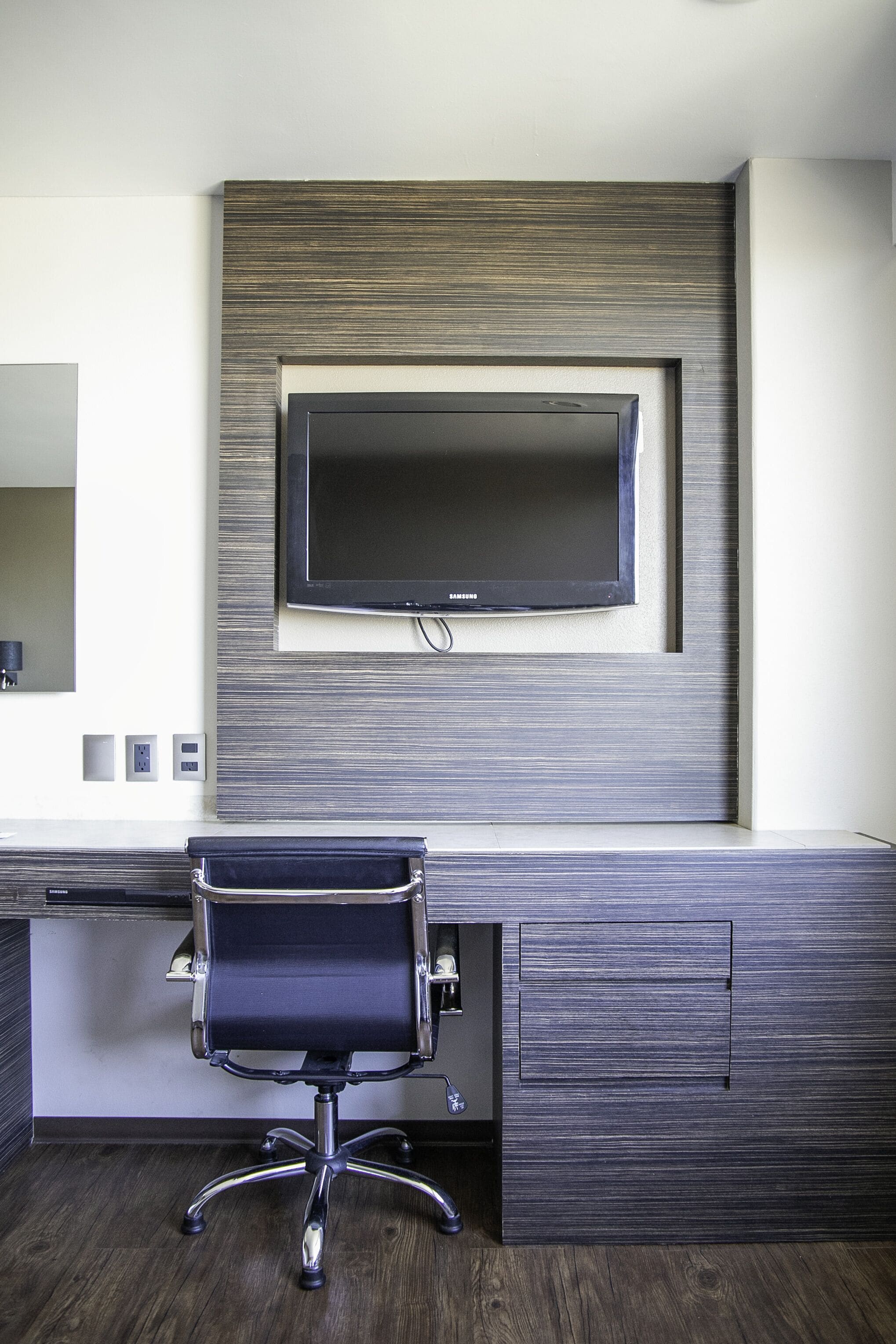 standard room, 1 king bed | 1 bedroom, premium bedding, in-room safe, blackout curtains