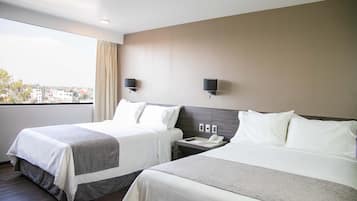Habitación estándar, 2 camas matrimoniales | Ropa de cama de alta calidad y caja de seguridad en la habitación